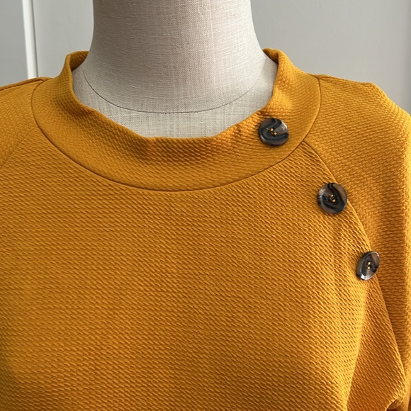 Mustard Button Top - Picture 4 of 5